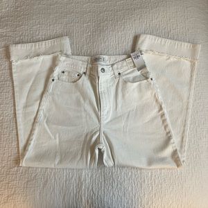 Abercrombie white ultra high rise wide crop jeans. Size 30L. NWT.